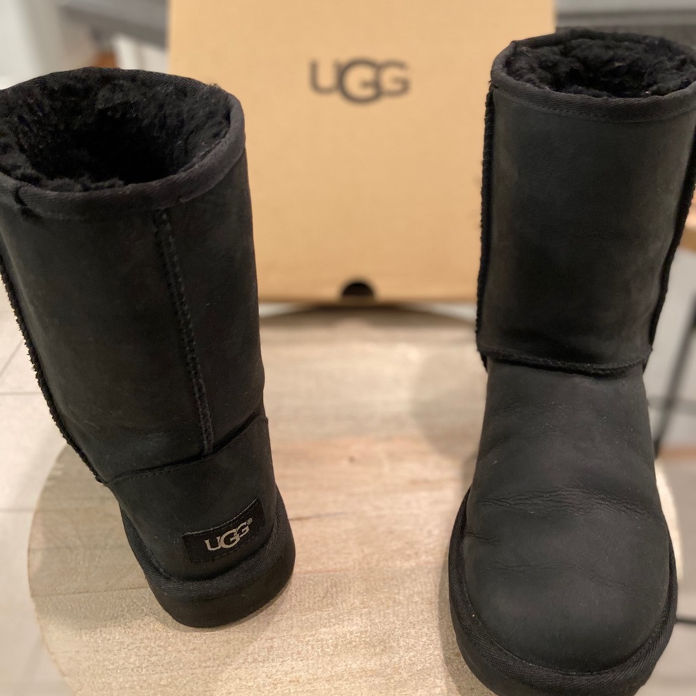 SOLD! Ugg boots - Picture 3 of 7